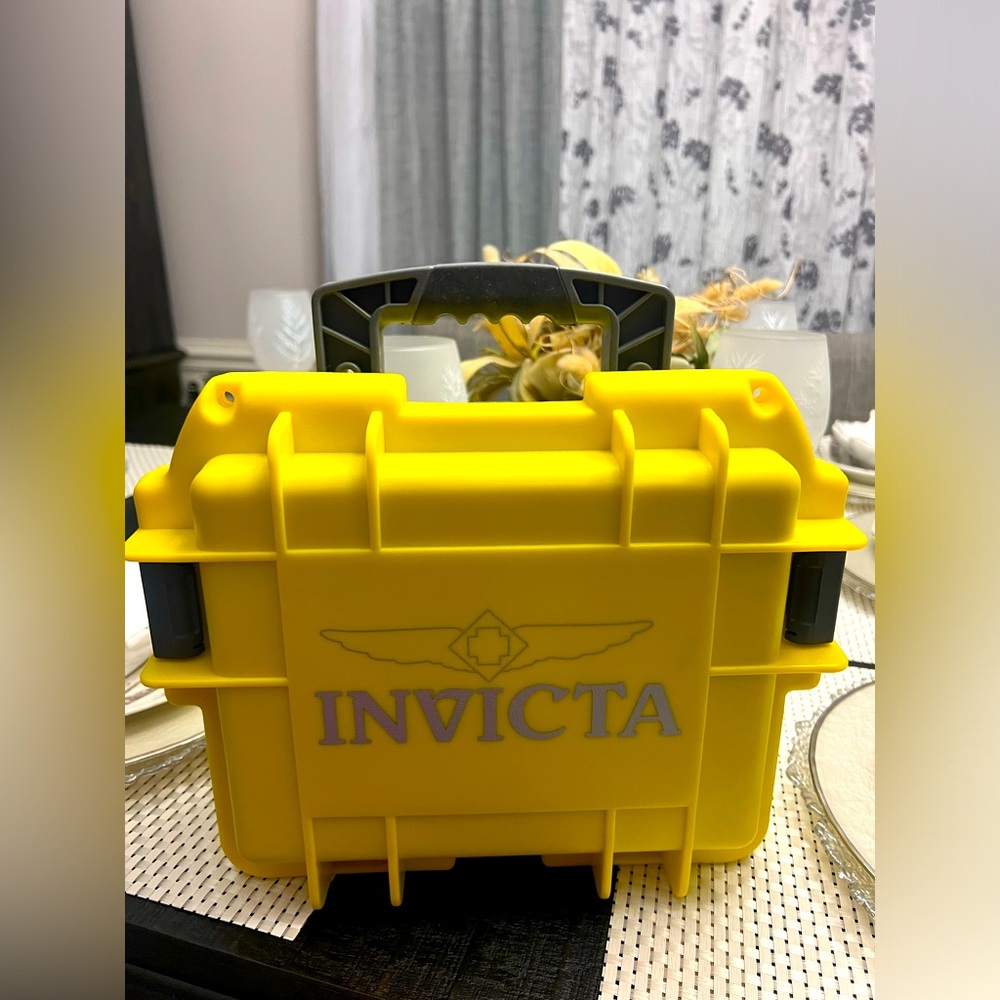 New Invicta 3 Slot watch case waterproof Black Foam Interior Removable Cushions